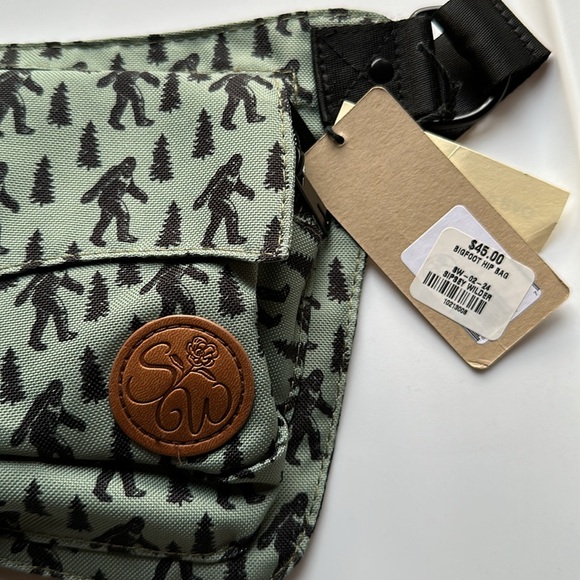 NWT Bigfoot Hip Pack - Picture 5 of 5